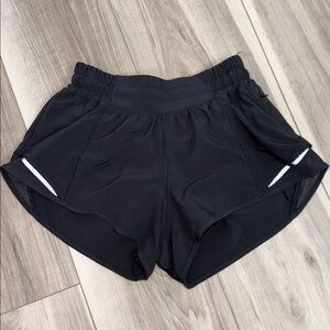Lululemon hotty hot ll athletic shorts lined size 2